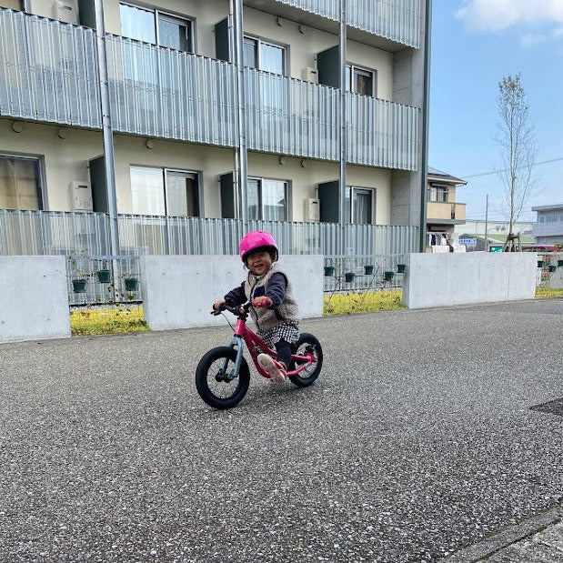 VoomVoom Bikes Push Bike #2 Pink - ブンブンバイクス プッシュバイク#2 ピンク キックバイク 子供用自転車 - 高知の自転車専門店 Cycling Shop ヤマネ