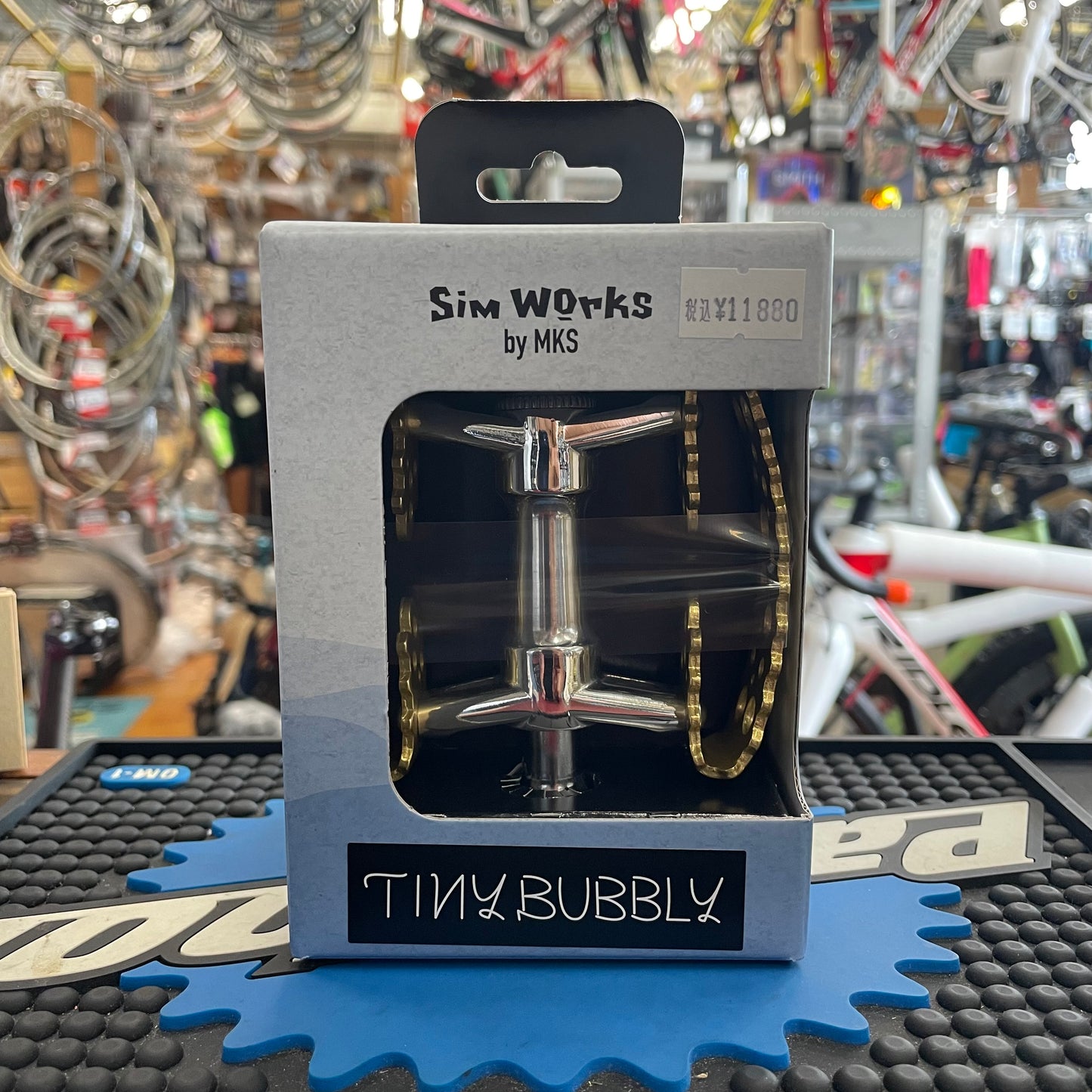 TINY BUBBLY